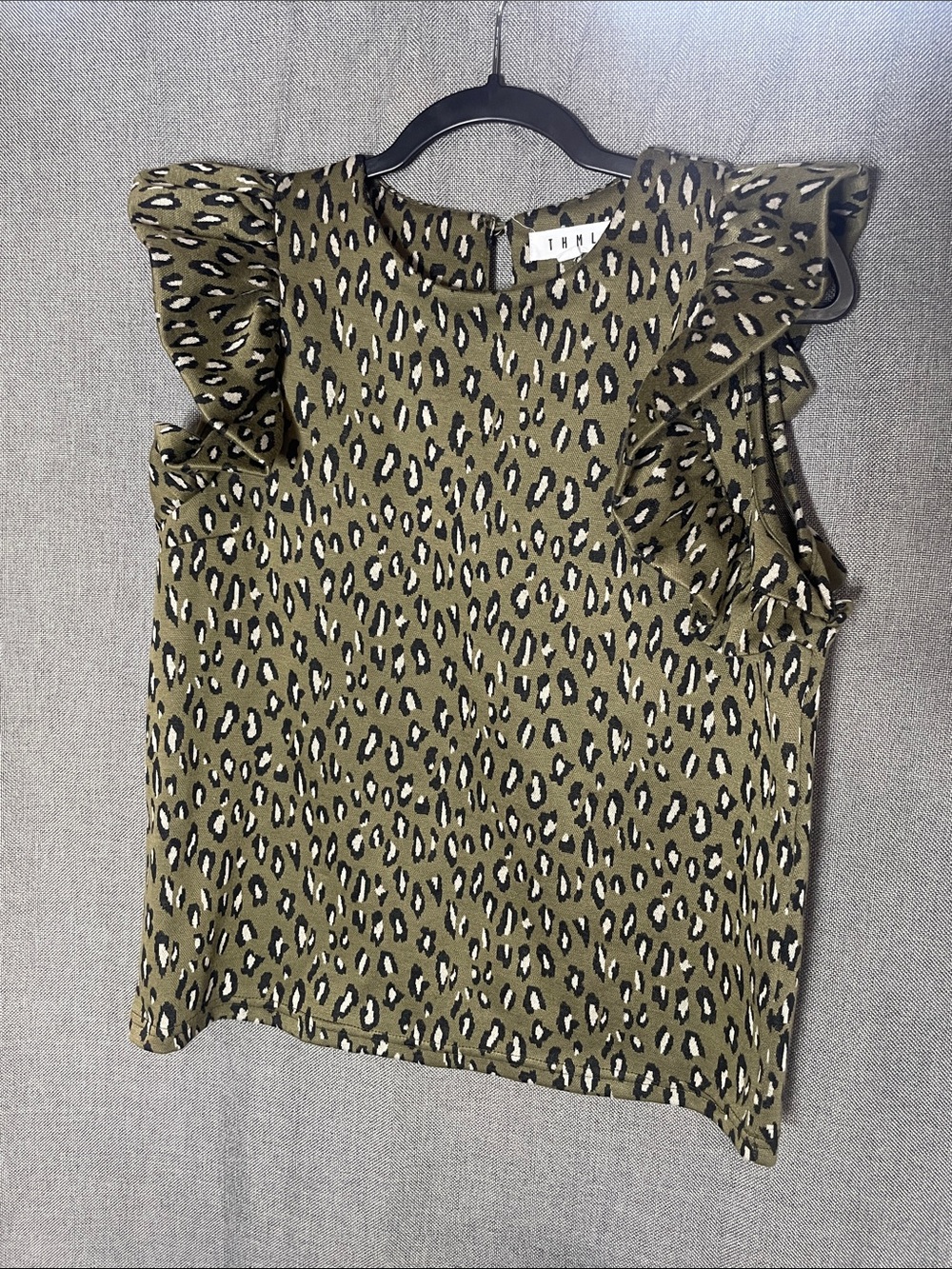 THML Olive Green Leopard Print Ruffle Shoulder Sleeveless Blouse Top size M